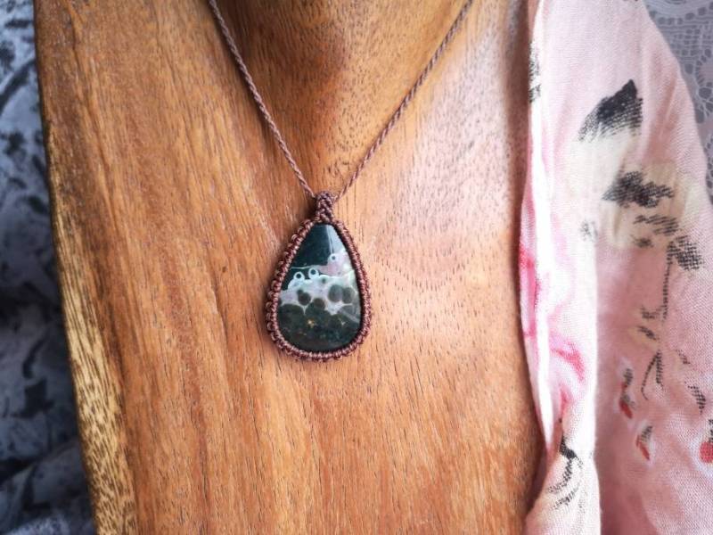 Ocean Ozean Jasper Jaspis Heilstein Kette Anhänger Macrame Makramee Macramee Crystal Natural Edelstein Heilung Geschenk Hippie Wicca Green von MarvelousMaCreations