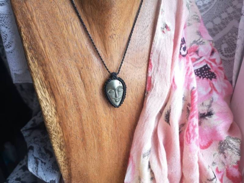 Pyrit Pyrite Apache Gold Apachengold Pyritachat Kette Anhänger Macrame Makramee Macramee Crystal Natural Edelstein Geschenk Hippie Heilstein von MarvelousMaCreations