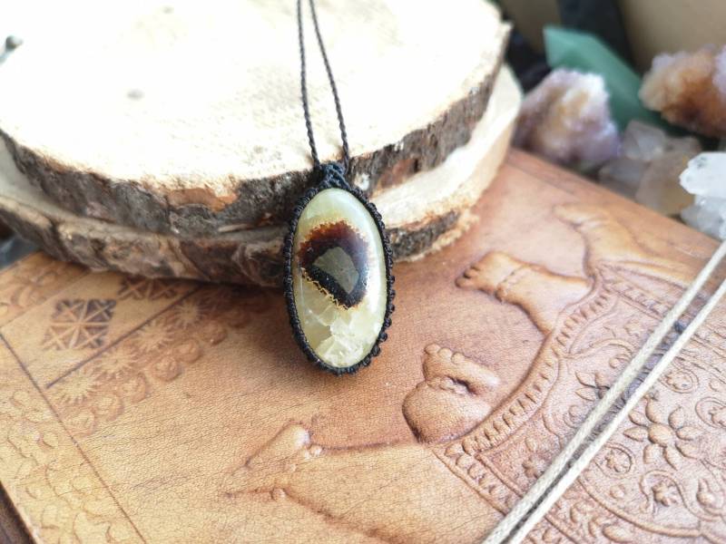 Septarian Drachen Stein Heilstein Kette Anhänger Macrame Makramee Macramee Crystal Braun Gelb Natural Edelstein Heilung Geschenk Hippie Boho von MarvelousMaCreations