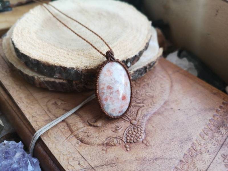 Sun Stone Sunstone Sonnenstein Kette Anhänger Macrame Makramee Macramee Crystal Natural Edelstein Heilung Geschenk Hippie Boho Heilstein von MarvelousMaCreations