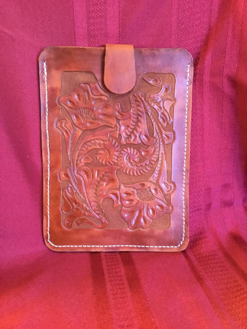 Mini I-Pad Fall Tan in Der Farbe Von Hand Punziert Floralpattern von Marvinscrafts