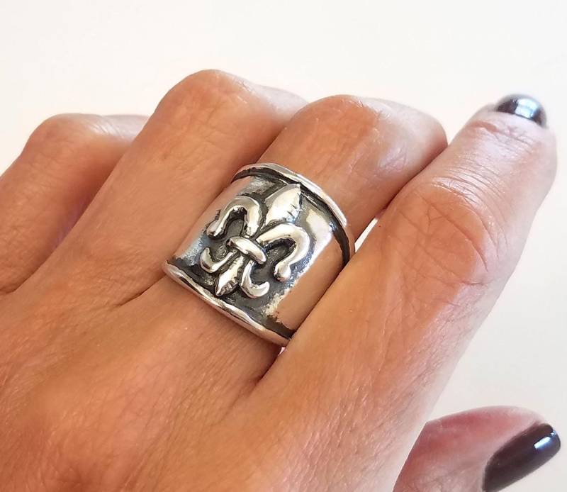 Fleur-De-Lis Statement Ring Aus 925Er Silber Fleur-De-Lis Statement Ring Aus 925Er Silber von MaryBHetzCollections