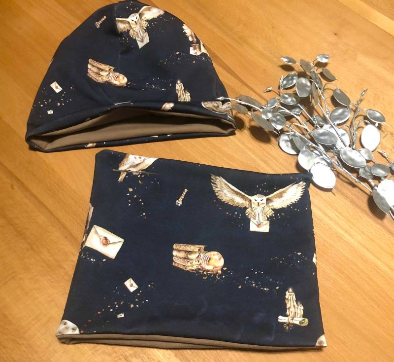 Beanie Mütze Loop Schal Stirnband Bandeau Set Eule Zauberschule Mädchen Dunkelblau Zauber Kinder Frühling Herbst Winter Wendemütze Fleece von MaryDukeDesign