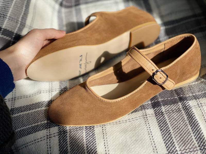 Braune Wildleder Mary Janes Schuhe - Damen Handgemachte Vintage Wohnungen von MaryJaneTbilisi