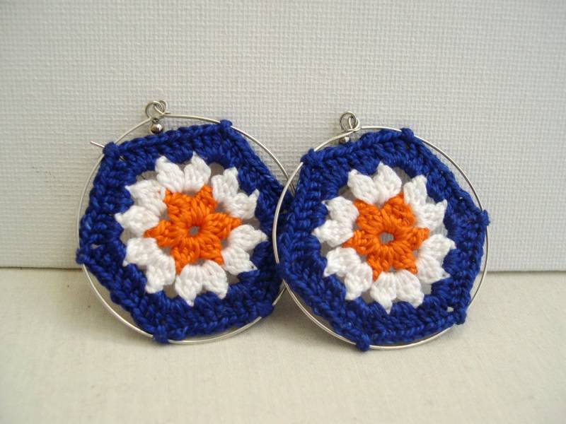 Bunte Große Creolen - Oma Hexagon Häkelohrringe Spitzenohrringe Retro Fashion Ohrringe Freundin Geschenk Made in America von MaryKCreation