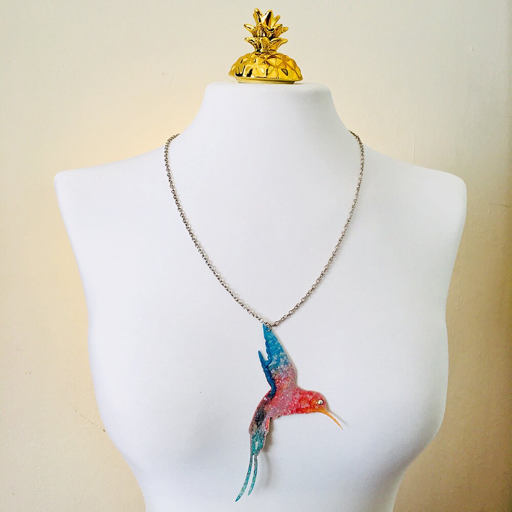 Kolibri-Halskette - Silber Kette Vogel Mit Hellen Schillernden Augen Farbe Liebhaber Vögel Halskette Kolibris Juwel Geschenk Für Sie Kolibri-Halskette - Silber Kette Vogel Mit Hellen Schillernden Augen Farbe Liebhaber Vögel Halskette Kolibris Juwel Geschenk Für Sie von MaryLionJewelry