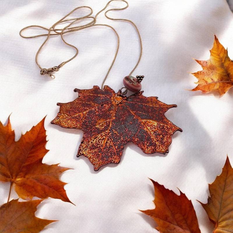 Schillernder Kupfer Ahornblatt Anhänger Verstellbare Halskette, Geschenk Für Gärtnerin von MaryMorrisJewelry
