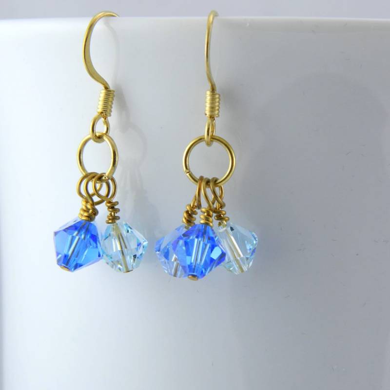Blaue Kristall Ohrringe, Kurze Gold Ohrringe von MaryMorrisJewelry