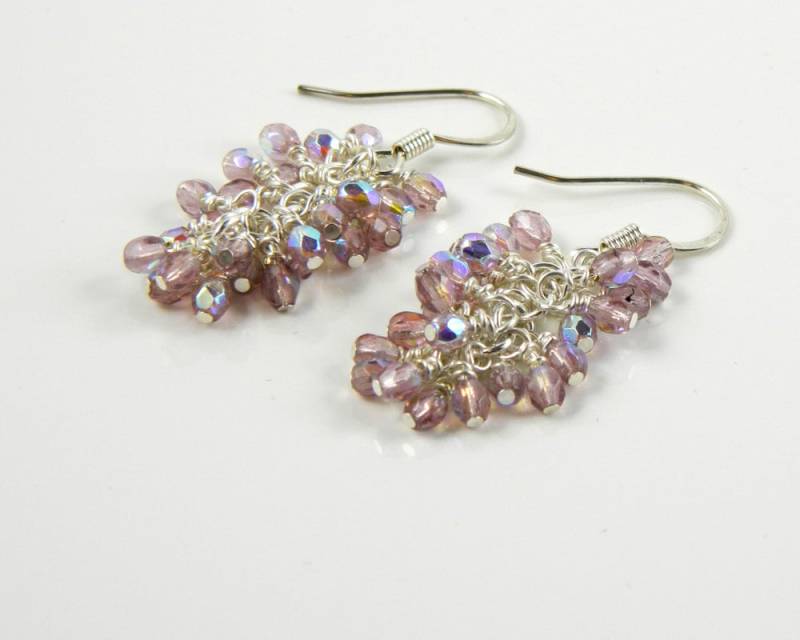 Irisierende Amethyst Glaskaskaden Ohrringe, Helllila Ohrringe Mit Chirurgenstahl Ohrhaken von MaryMorrisJewelry