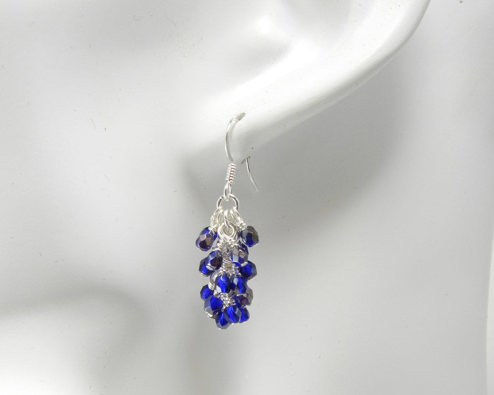 Kobaltblaue Kaskadenohrringe Aus Silber, Saphirblaue Clusterohrringe von MaryMorrisJewelry