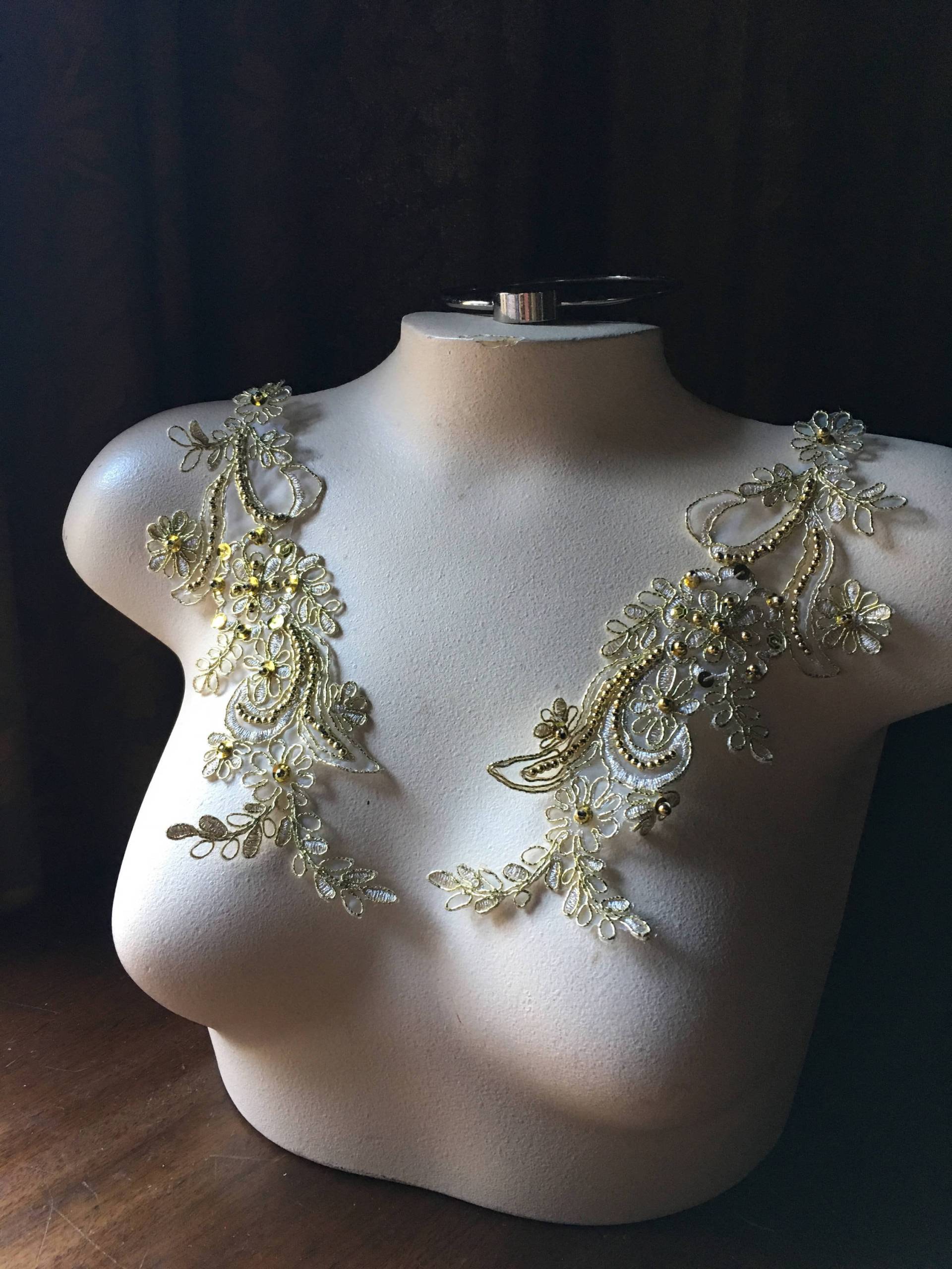 Gold Perlen Spitzen Applikation Paar Champagner & Pailletten Pr 114 Bg Gold Perlen Spitzen Applikation Paar Champagner & Pailletten Pr 114 Bg von MaryNotMartha