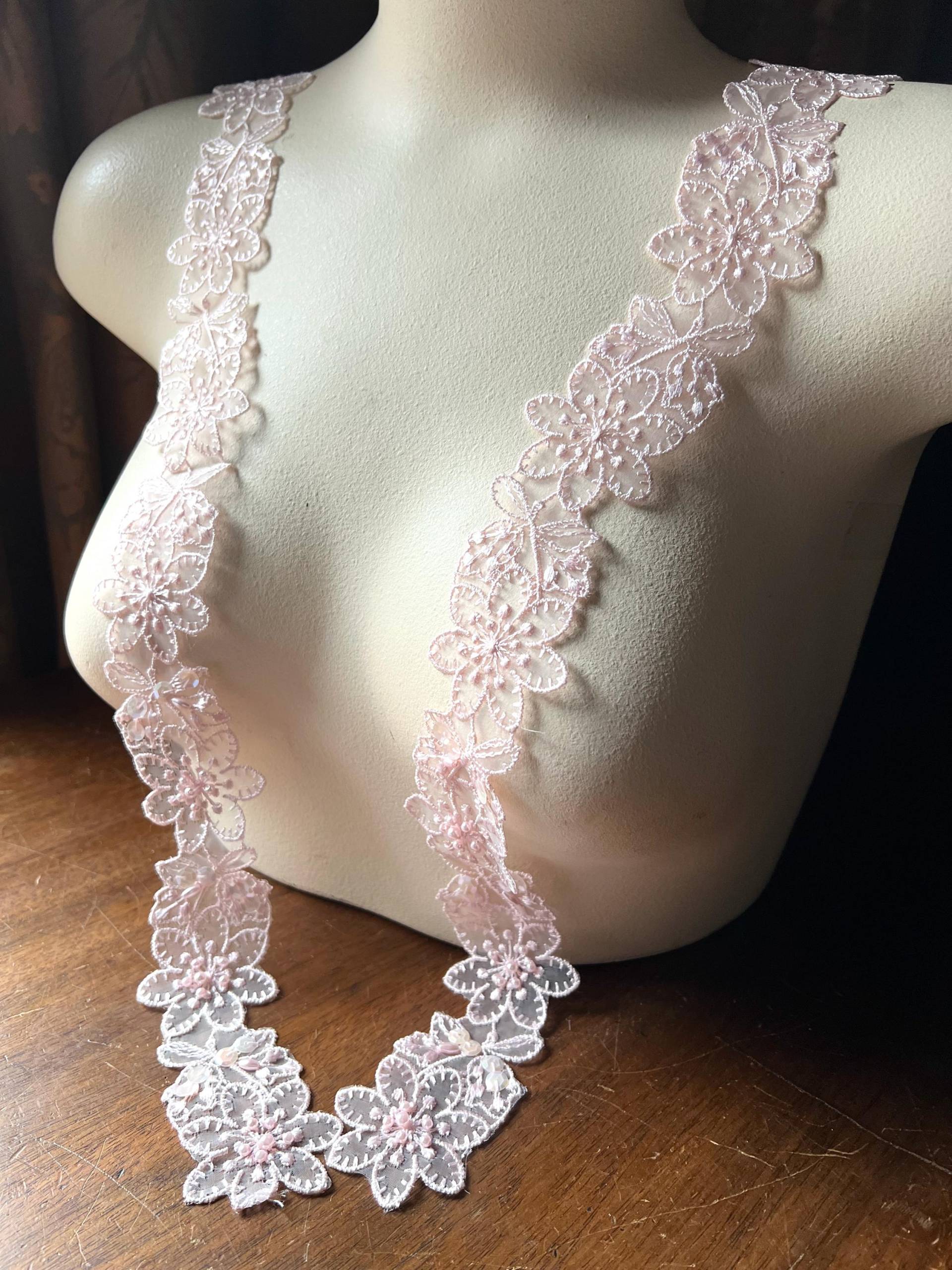 Rosa Perlen Spitzen Applikation Paar Floral Straps, Braut Kostüm Design Pr 14 Rosa Perlen Spitzen Applikation Paar Floral Straps, Braut Kostüm Design Pr 14 von MaryNotMartha