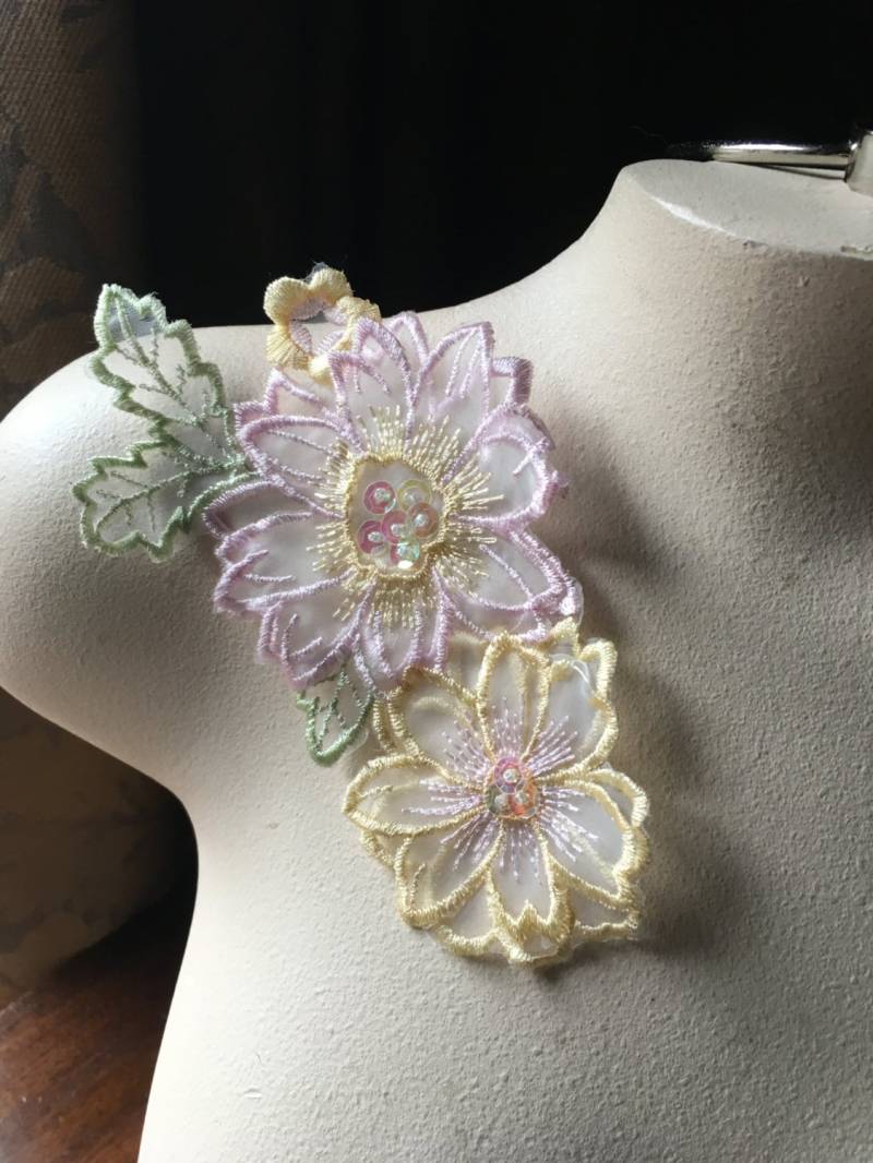 Rosa Und Gelb 3D Lace Blumen Applikation Mit Ab Pailletten Ca 619 Rosa Und Gelb 3D Lace Blumen Applikation Mit Ab Pailletten Ca 619 von MaryNotMartha