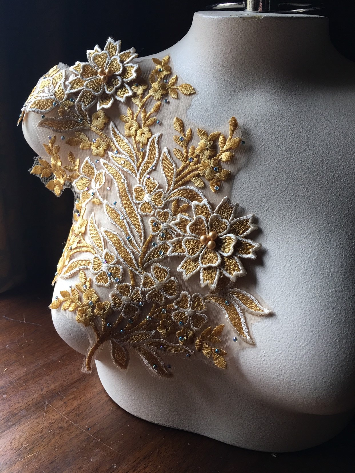 Safran Gold 3D Lace Applikation Venise-Spitze Mit Perlen & Strasssteine F58-1 Safran Gold 3D Lace Applikation Venise-Spitze Mit Perlen & Strasssteine F58-1 von MaryNotMartha