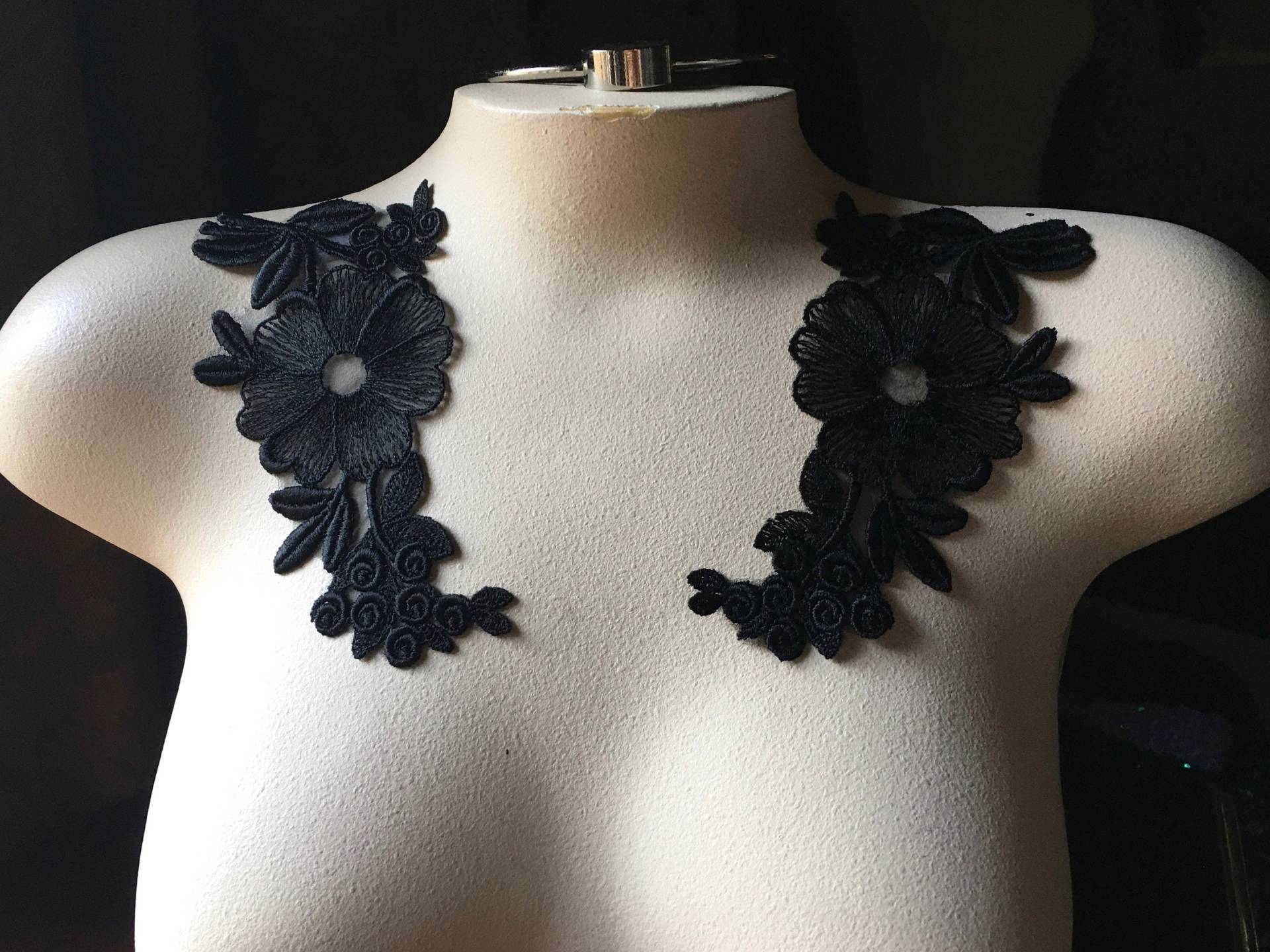 Schwarze Spitze Applikation Paar Für Dessous, Lyrik, Ballett, Gewandung, Kostüm-Design Pr 349 Schwarze Spitze Applikation Paar Für Dessous, Lyrik, Ballett, Gewandung, Kostüm-Design Pr 349 von MaryNotMartha