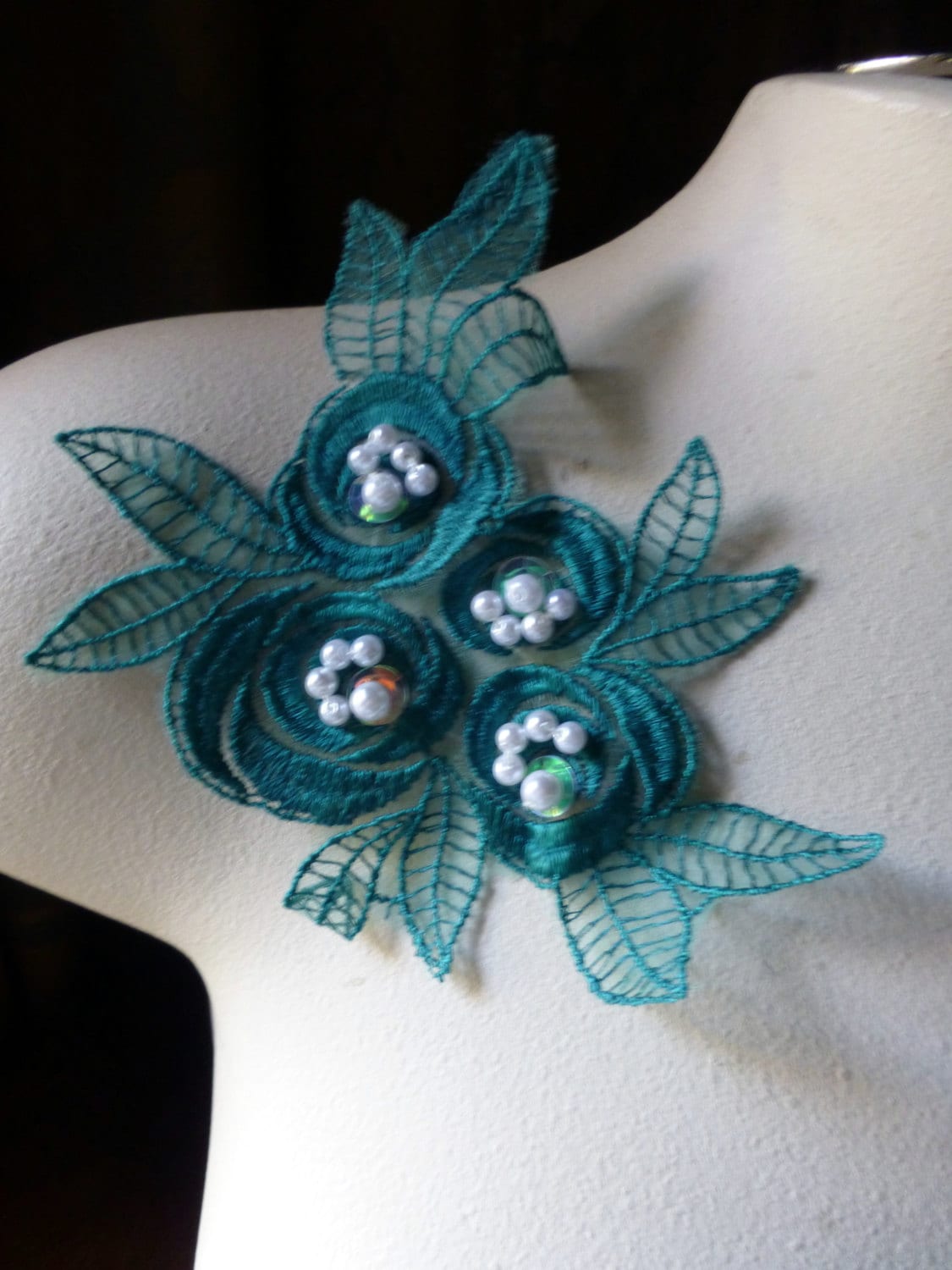 Teal Perlen Spitze Blumen Applikation in Organza Ca 615 Tl Teal Perlen Spitze Blumen Applikation in Organza Ca 615 Tl von MaryNotMartha