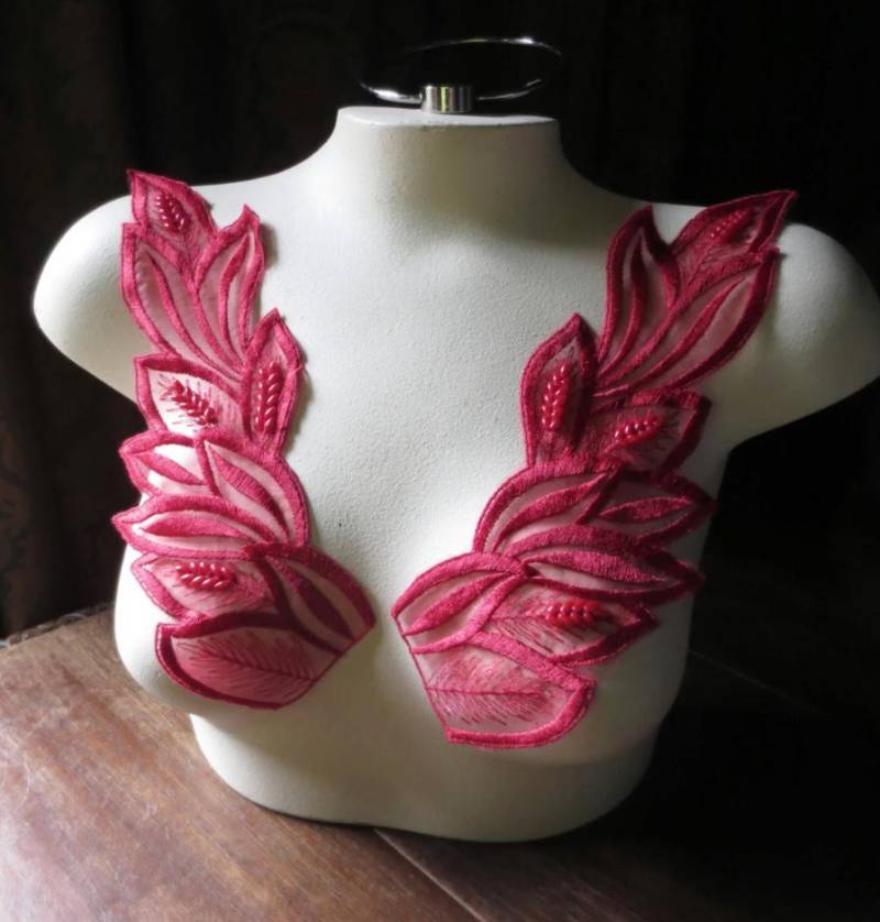 Zwei Rote Perlen Spitzen Applikationen Kostüm Verzierung | 11 "x 3.5 " Pr 151 Hr von MaryNotMartha