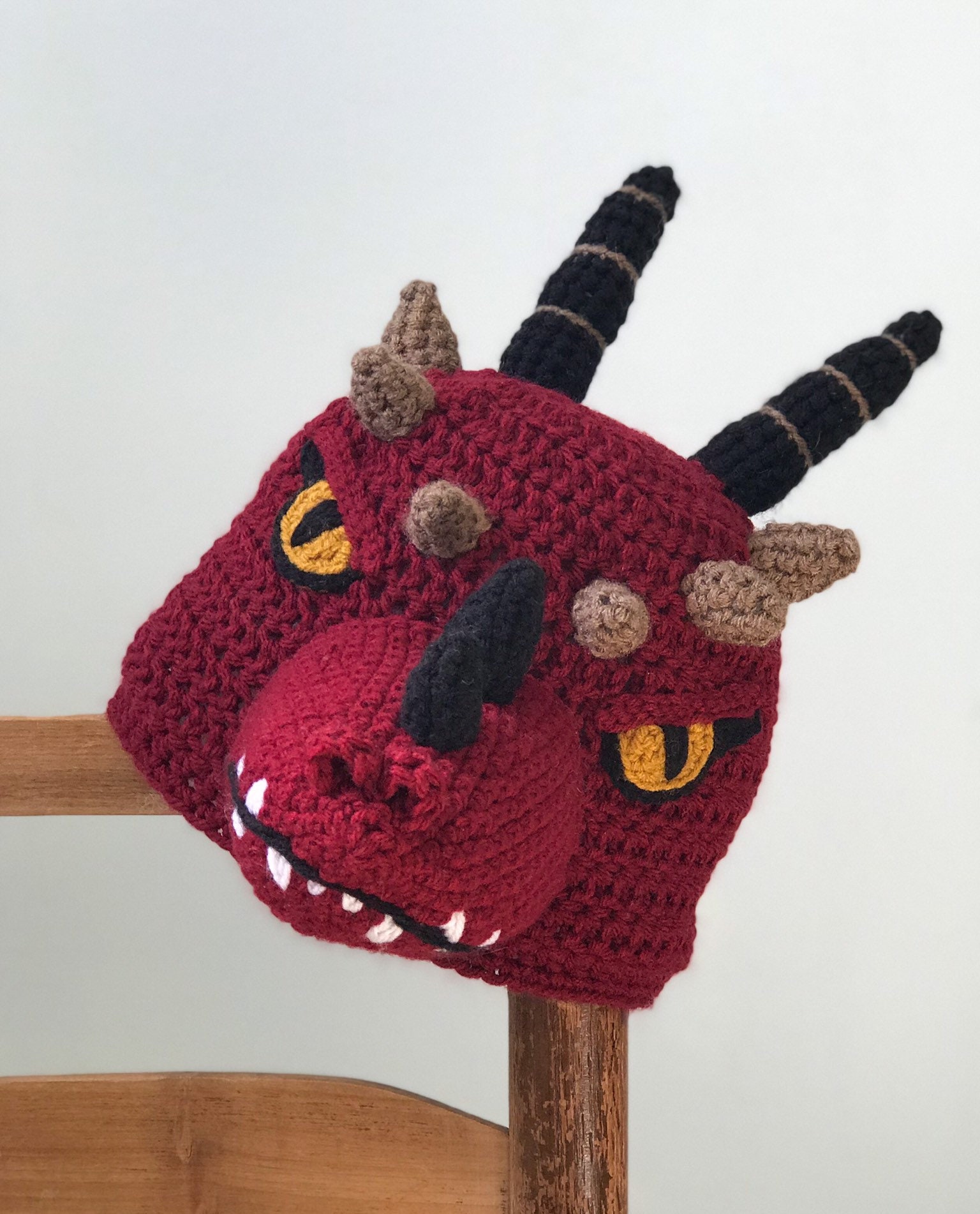 Drachenhut, Gehäkelt, Beanie, Roter Drache, Scifi, Fantasy, Wintermütze, Geschenk, Halloween, Weihnachten, Männer, Frauen, Jungen, Mädchen von MaryOriginals