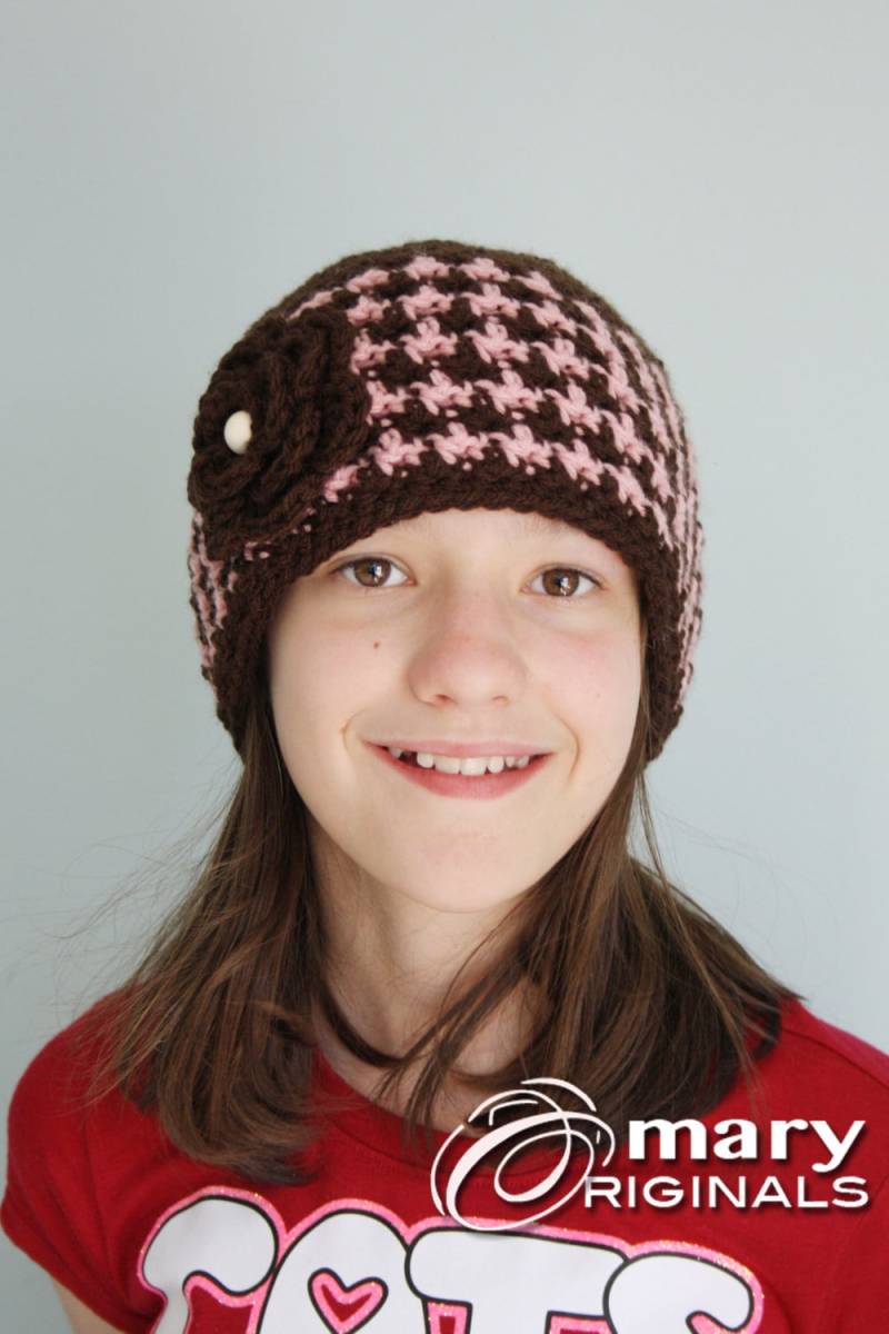 Hahnentritt Blumenmütze, Gehäkelte Mütze, Karierte Rosenmütze, Wintermütze, Mädchenkleidung, Damenbekleidung von MaryOriginals