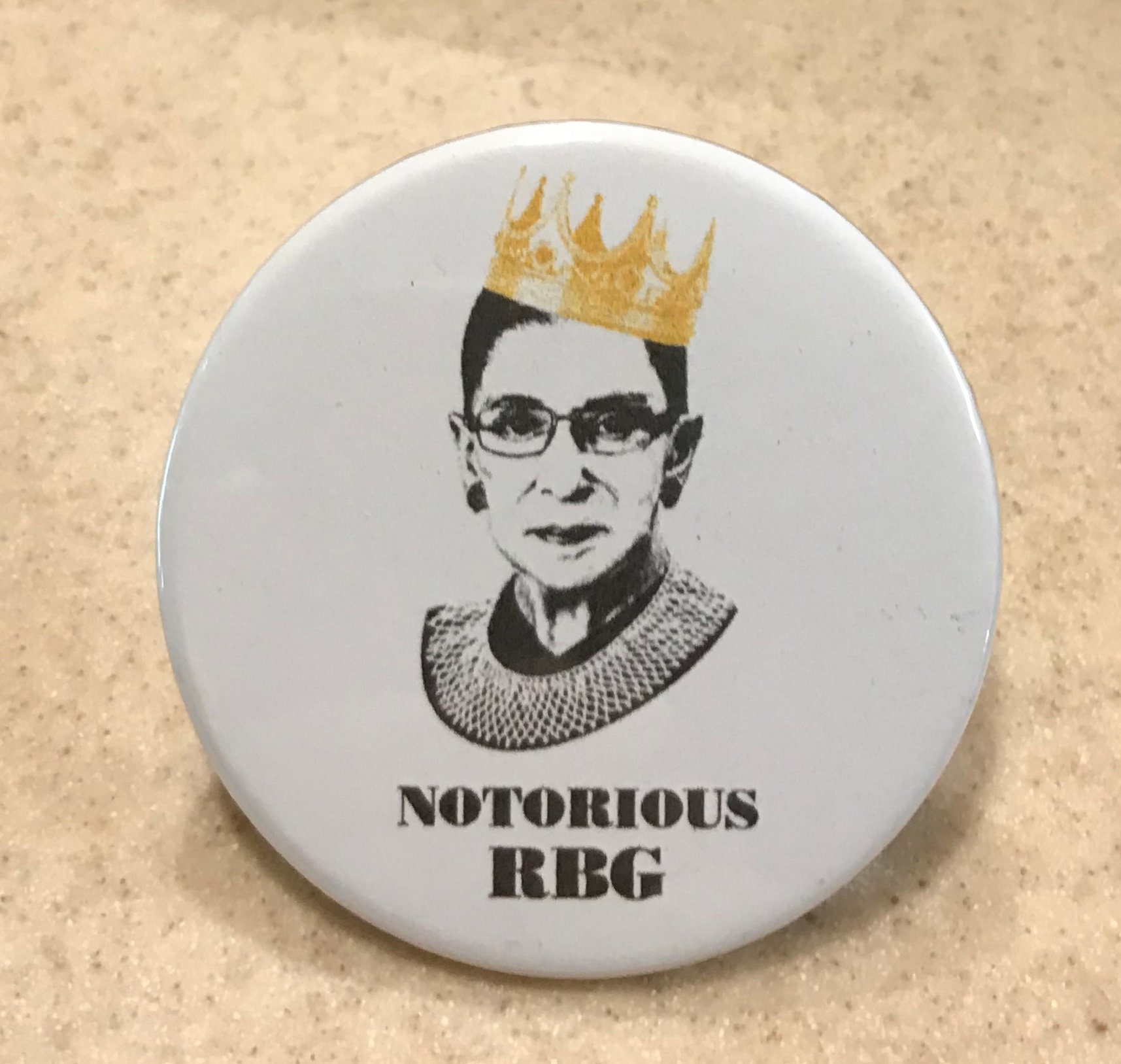 Berüchtigtes Rbg. Buttons Oder Magnet von MaryTheButtonMaker