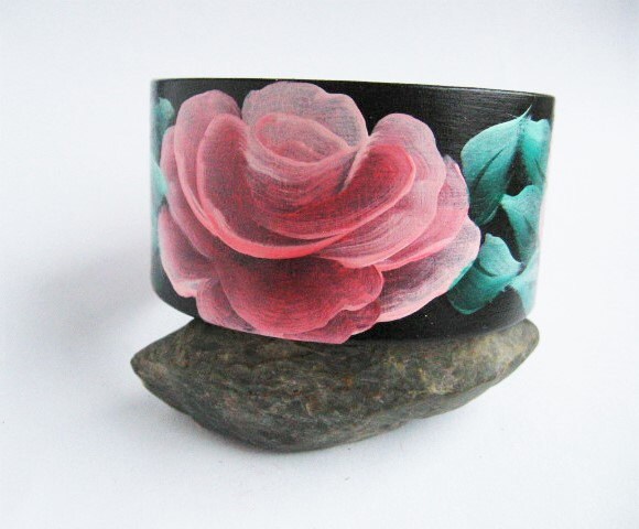 Handbemalt Holz Armband Blumen Schöne Schwarz-Grünen Und Roten Tonerkartuschen von MaryankaShop