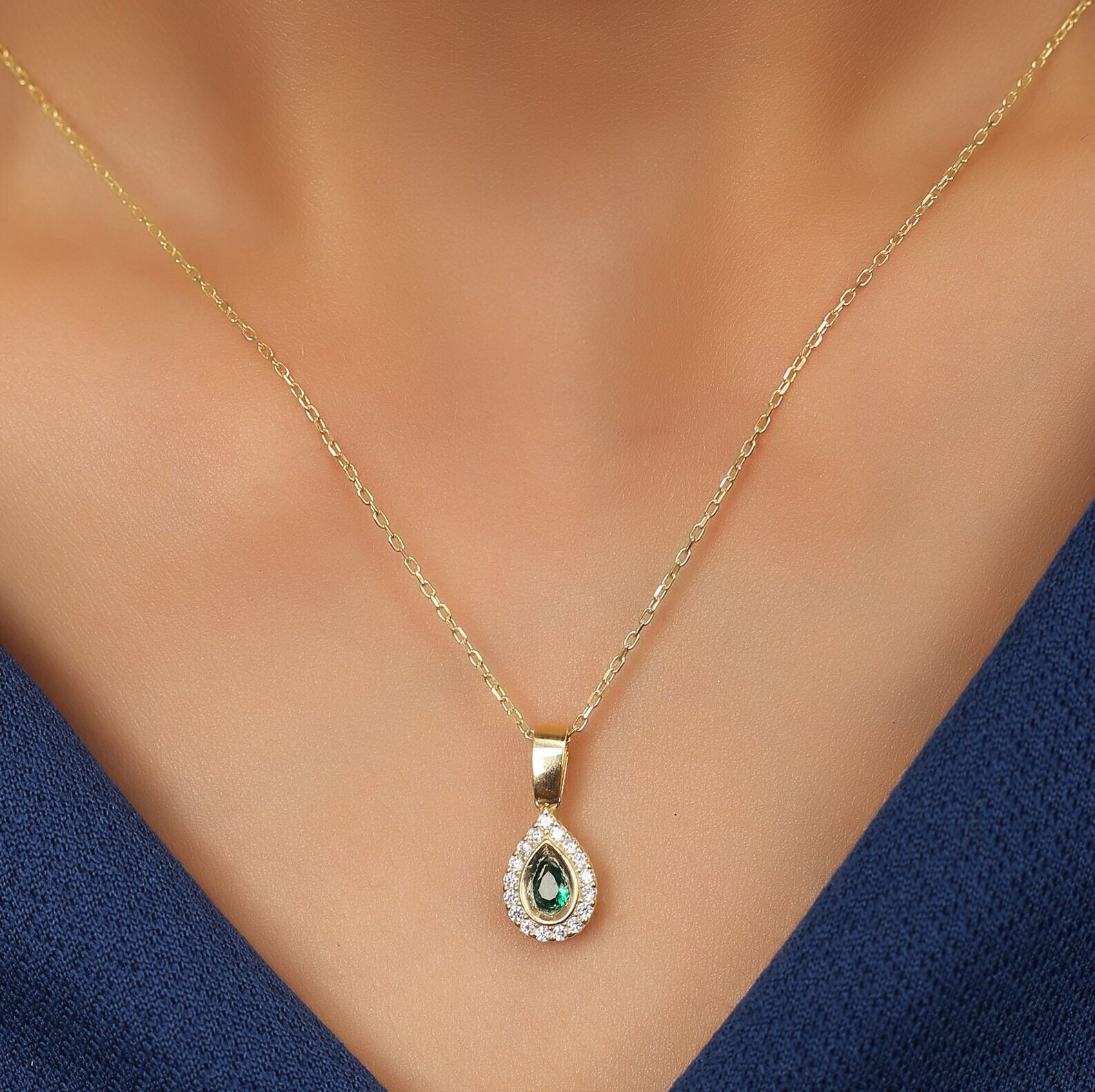 14K Gold Smaragd Minimalist Halskette, Halskette Für Frauen, Drop Anhänger Frau, Geschenke Sie, Geschenk Zum Valentinstag von MaryleboneSilver