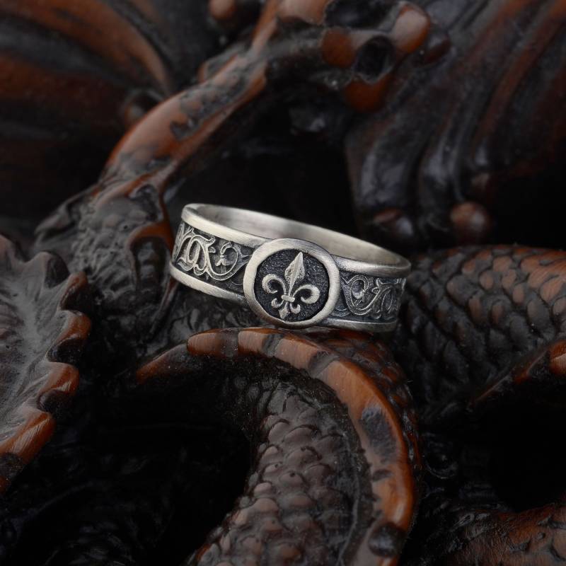 Fleur De Lis Sterlingsilber-Ring Handgemachter Unisex-Ring von MaryleboneSilver