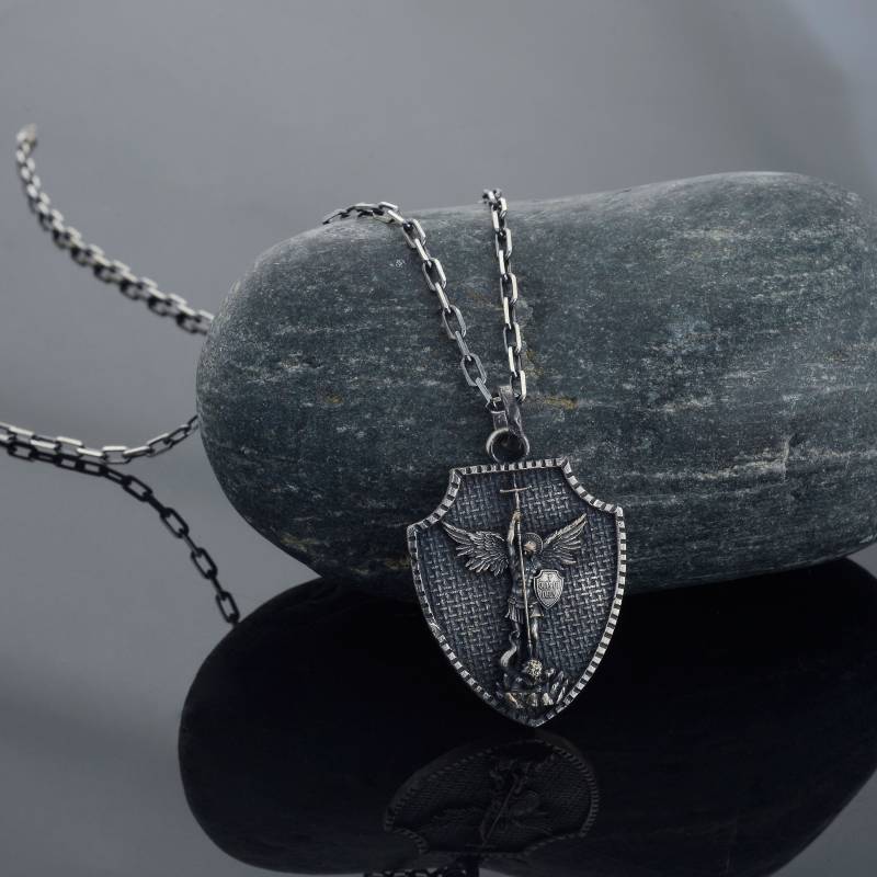 Handgemachte Silber Erzengel Michael Schild Anhänger Halskette von MaryleboneSilver