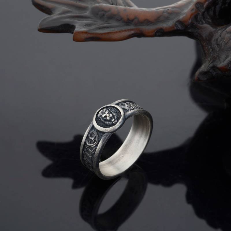 Löwe Bandring, Sterling Silber Leo Verlobungsring, Handgemachter Herrenring, Gothic Pinky Ring, Signet Gedenkgeschenk Für Ihn von MaryleboneSilver