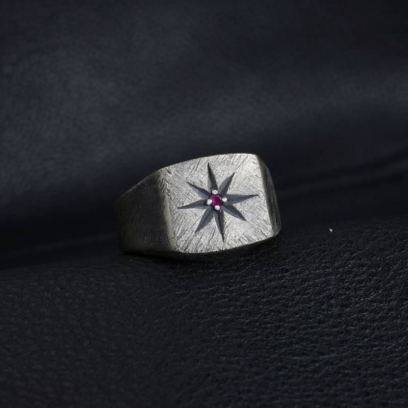Nordstern-Ring Aus Sterlingsilber Handgemachter Oxidierter Kleiner Fingerring von MaryleboneSilver