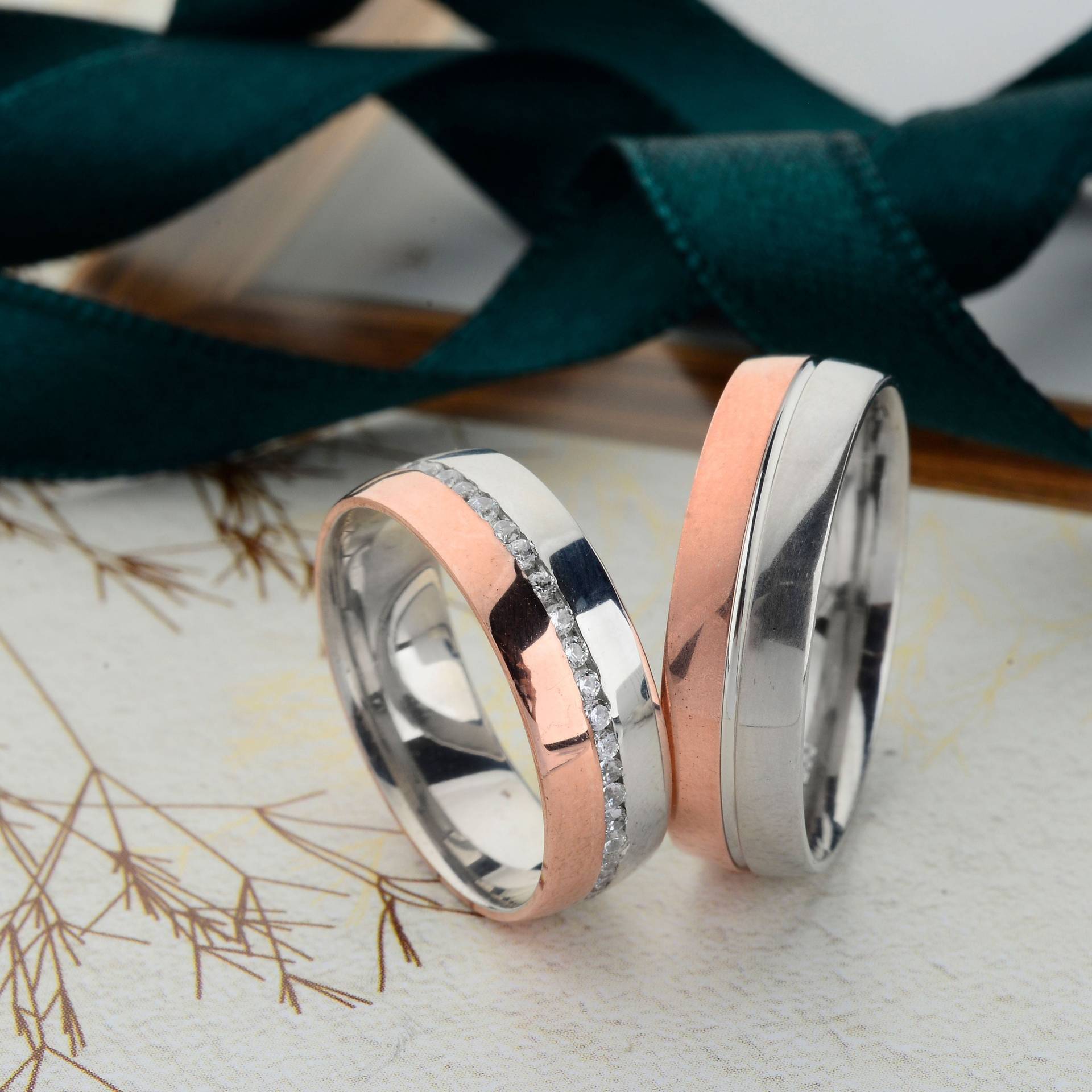 Rose Gold Trauring Set, Trachtenring Set Für Sie Und Ihn, Eheringe Frau, Verlobungsringe von MaryleboneSilver