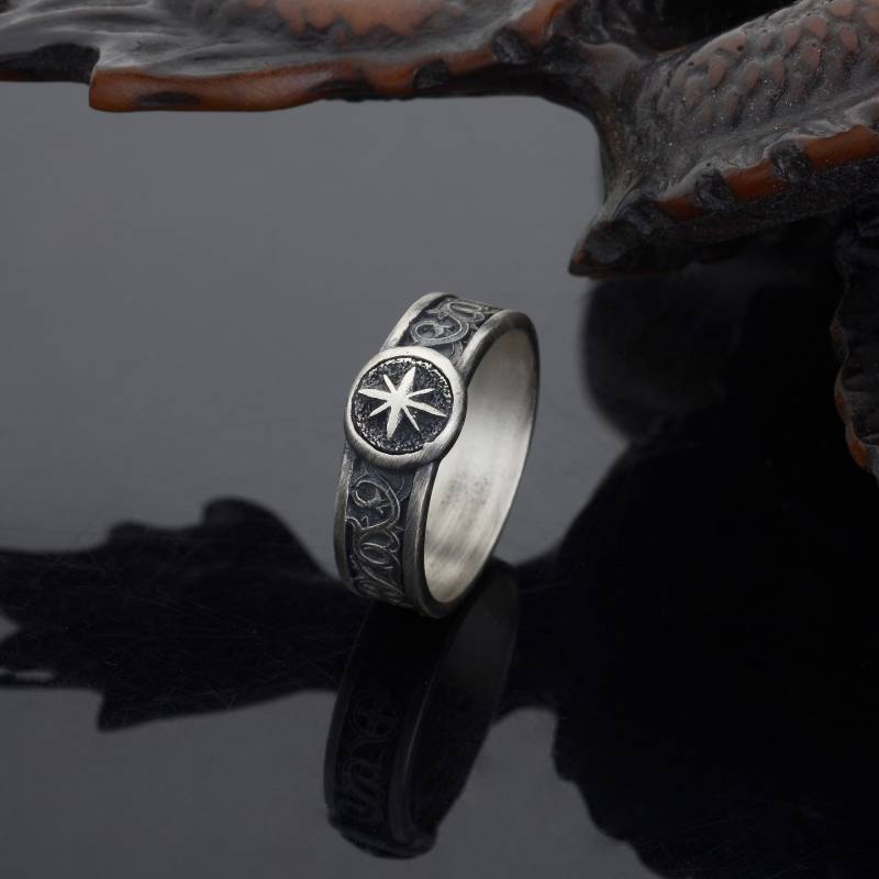 Siegelring Mit Nordstern Handgefertigtes Band Aus Oxidiertem Sterlingsilber von MaryleboneSilver