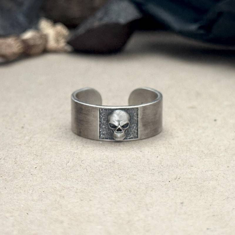 Verstellbarer Schädelkopf-Silberring Für Männer - 925 Sterlingsilber-Gothic-Handgemachter Ring, Mutiges Geschenk Liebhaber Des Alternativen Stils von MaryleboneSilver