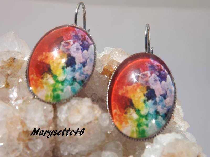 Ohrhänger Mit 18 X 24 Mm Großen, Gewölbten Cabochons Aus Mehrfarbigem Glas in Rot, Grün, Gelb Und Blau Edelstahlverschlüssen von Marysette46