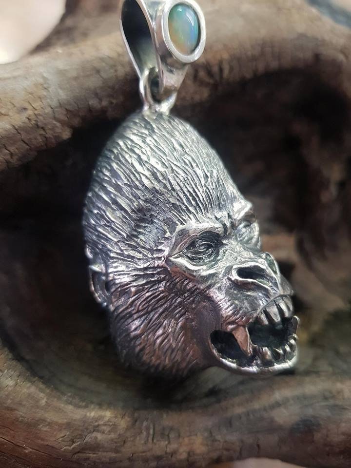 Gorilla Aus .925Er Silber Und Opalstein von MasaiArt