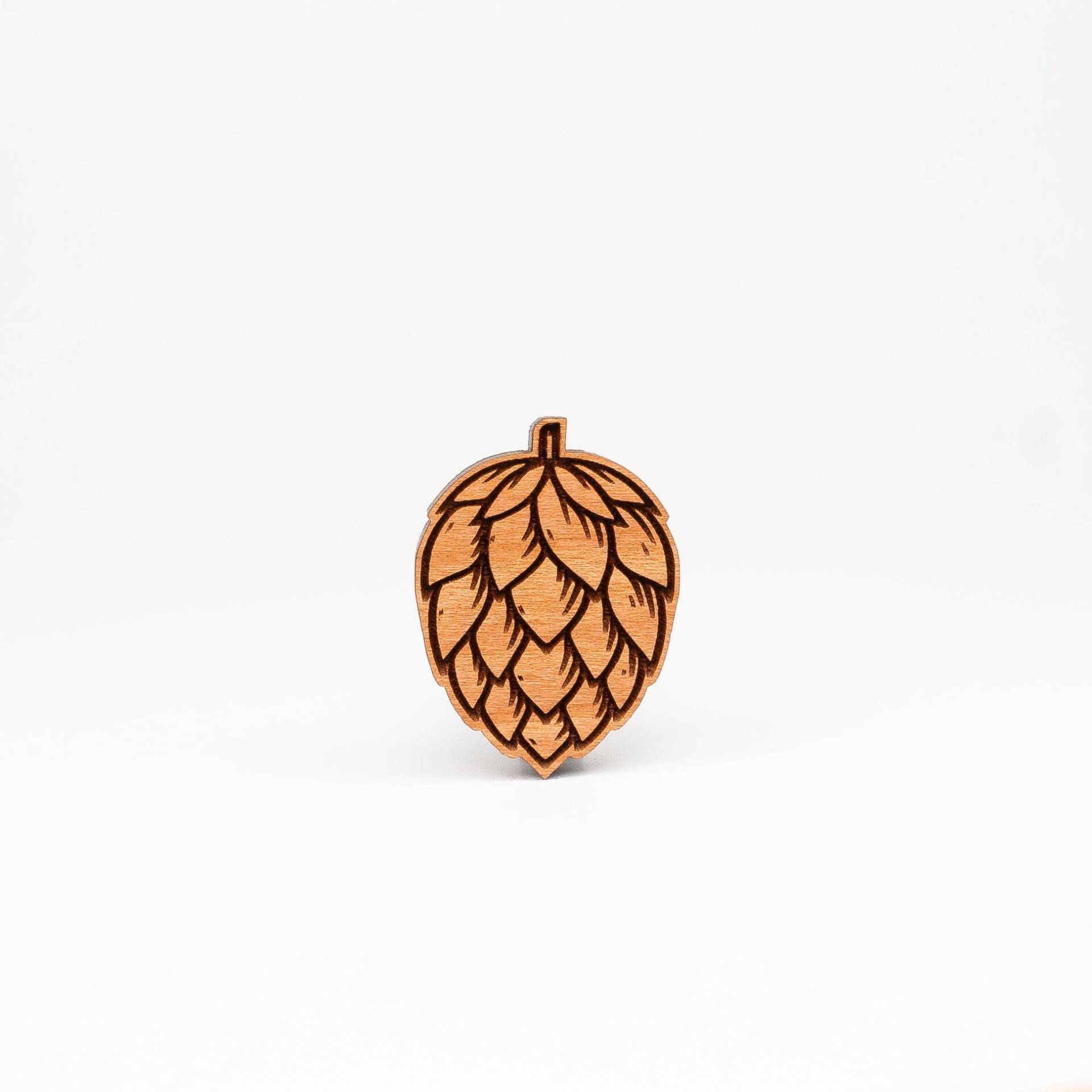 Hopfen Trachten Pin Einzigartiges Accessoire Für Bierliebhaber, Kirschholz, Trachten-Schmuck von Maschd