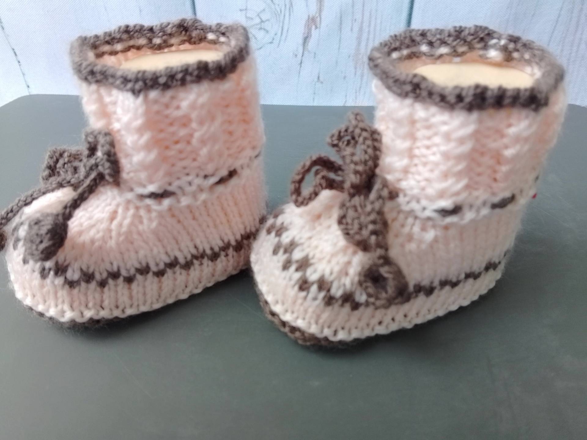 Zartrosa/Braun Babyschuhe Gestrickt Zum Binden Zartrosa/Braun Babyschuhe Gestrickt Zum Binden von MaschenVonMargit