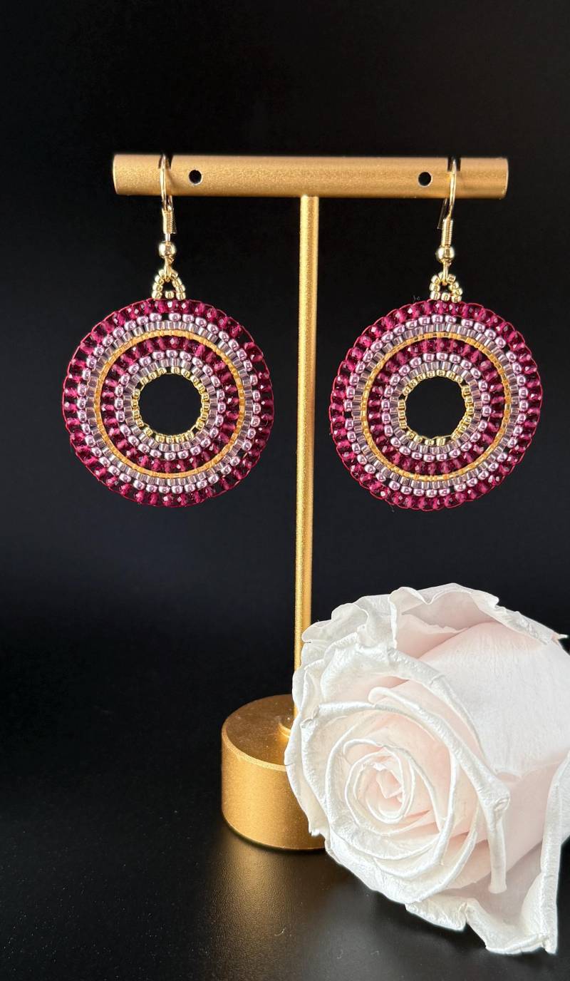 Handgemachte Ohrringe | Miyuki-Perlen & Facettierte Glasperlen Dunkelpink Rosa Gold Edelstahl-Ohrhaken Leicht Und Elegant von MaschenmitHerz