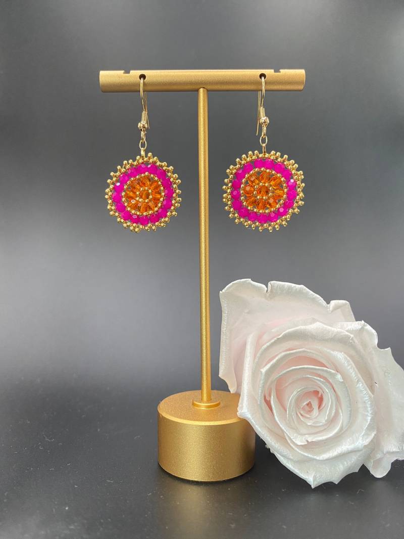 Handgemachte Ohrringe Im Boho-style, Orange Und Pink Mit Gold Handgemachte Ohrringe Im Boho-style, Orange Und Pink Mit Gold von MaschenmitHerz