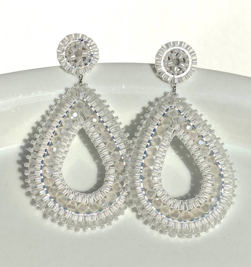 Handgemachte Ohrringe Im Boho-style, Weiß Mit Silber von MaschenmitHerz