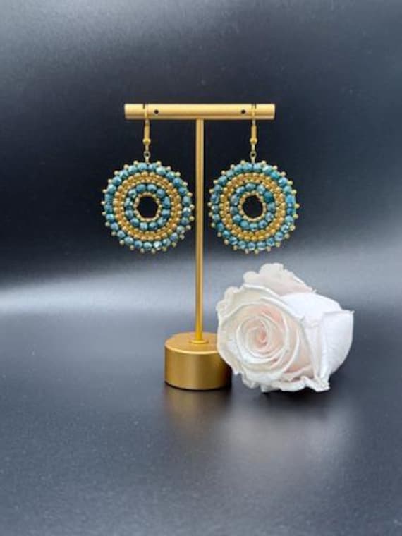 Handgemachte Ohrringe | Peacock Türkis Mit Gold Miyuki-Perlen & Glasperlen Edelstahl-Ohrhaken Statement Schmuck Boho Style von MaschenmitHerz