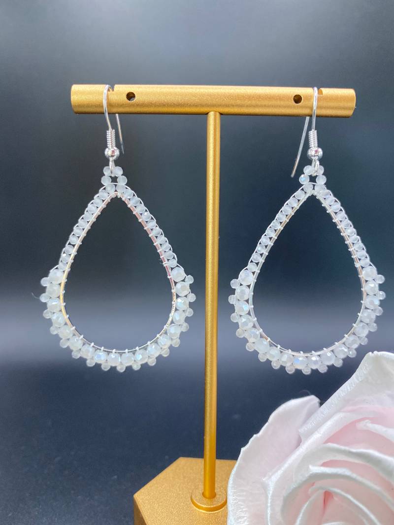 Handgemachte Perlenohrringe, Weiß Mit Silber Handgemachte Perlenohrringe, Weiß Mit Silber von MaschenmitHerz