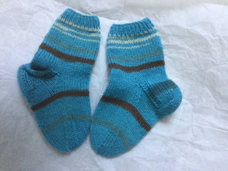 Gestrickte Kindersocken Gr. 22 von Maschenspielerei