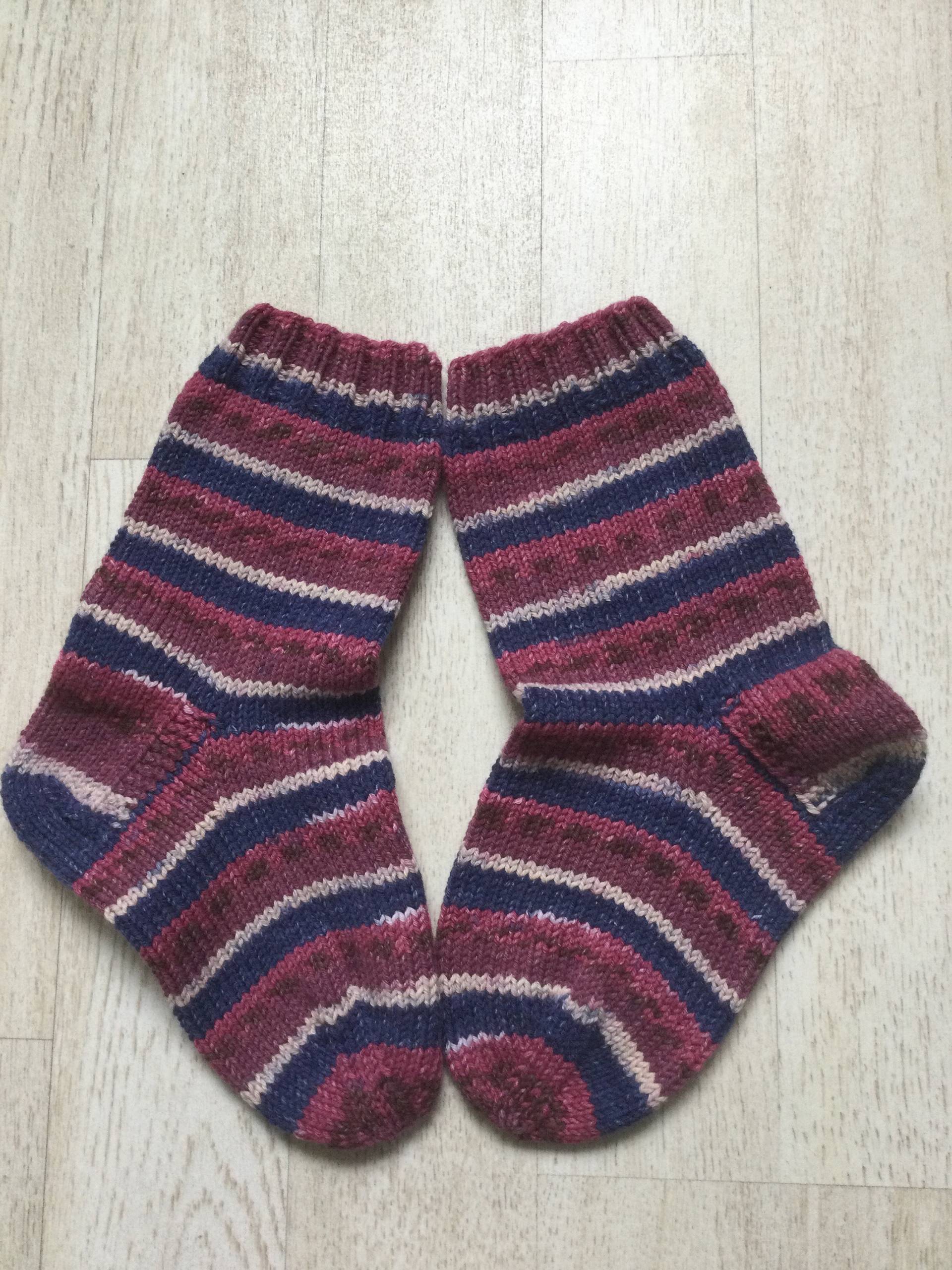 Gestrickte Socken Gr. 24 von Maschenspielerei