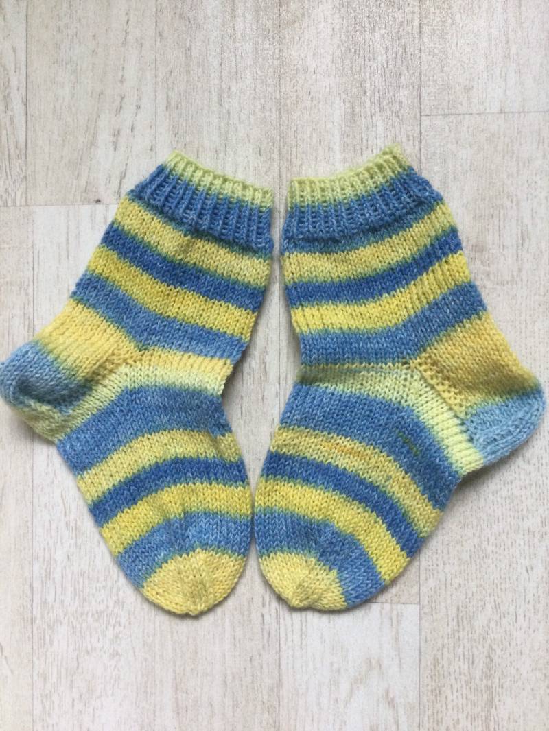 Handgestrickte Kindersocken Gr. 26/27 von Maschenspielerei