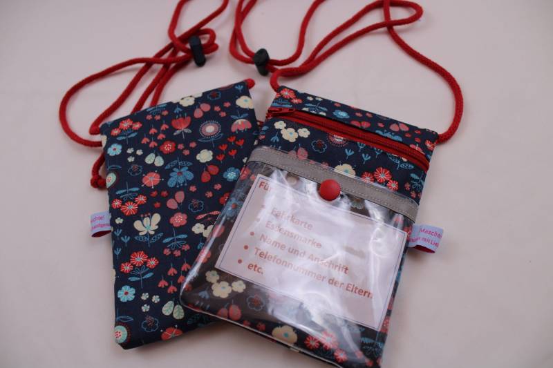 Brustbeutel/Umhängetäschchen Für Kinder "Blütenrausch" Mit Klarsichtfach Reflektorstreifen, Kordelstopper; Geldbörse, Fahrkartentasche von Maschenwichtel
