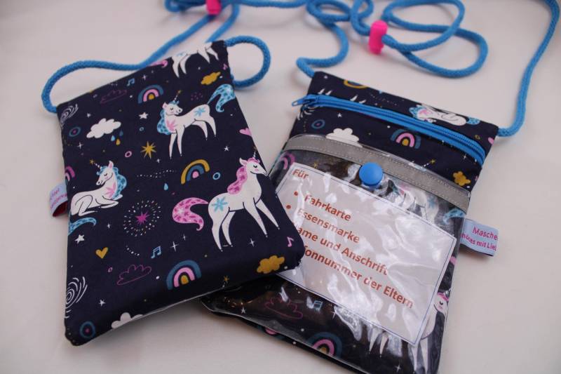Brustbeutel/Umhängetäschchen Für Kinder "Einhörner Nachtblau/Türkis" Mit Klarsichtfach, Reflektorstreifen + Kordelstopper; Fahrkartentasche von Maschenwichtel