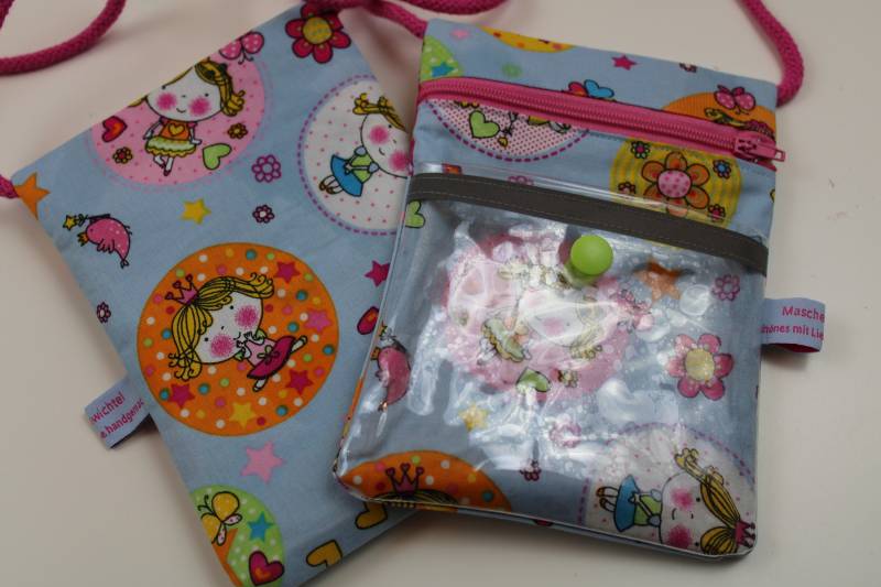 Brustbeutel/Umhängetäschchen Für Kinder "Prinzessin" Mit Klarsichtfach, Reflektorstreifen + Fluoresz. Kordelstopper; Fahrkartentasche von Maschenwichtel