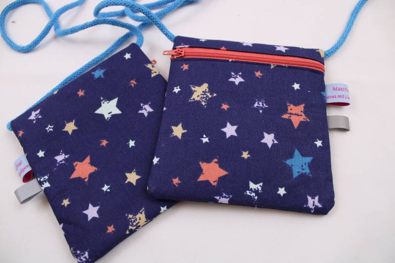 Kinder-Brustbeutel "Bunte Sterne" Mit Reißverschluss Und Reflektorfähnchen; Brusttasche, Geldbörse, Geldbeutel von Maschenwichtel