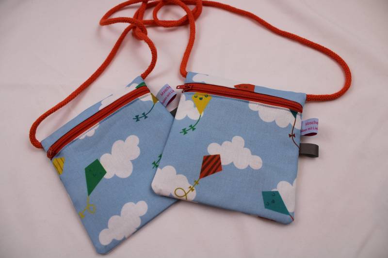 Kinder-Brustbeutel "Drachensteigen" Mit Reißverschluss Und Reflektorfähnchen; Brusttasche, Geldbörse, Geldbeutel von Maschenwichtel